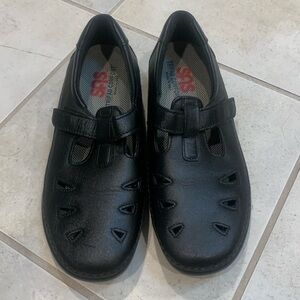 SAS Roamer Mary Jane walking shoe. Woman’s size 8.5 W Black